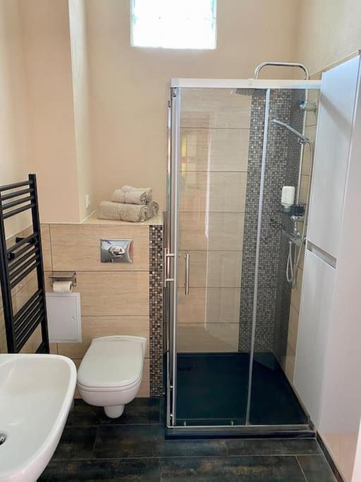 2-Zimmer Zentral In Ferdinandshof, Wlan Modern Zewnętrze zdjęcie