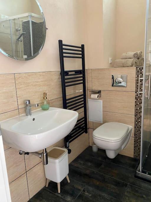 2-Zimmer Zentral In Ferdinandshof, Wlan Modern Zewnętrze zdjęcie
